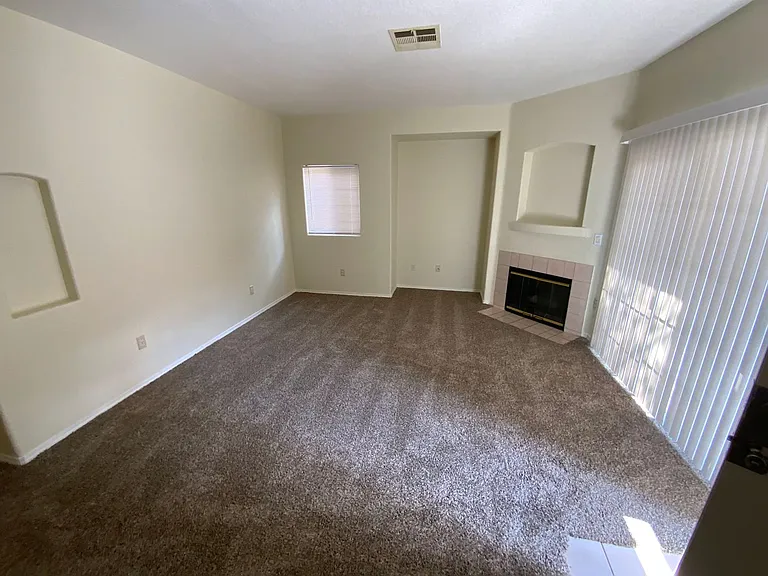 4730 E Craig Rd #16 — Photo 2