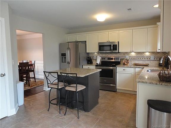 5th image of 152 Markham Dr