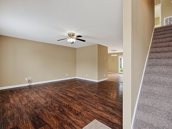 4th image of 42 Eastgate Cir APT A