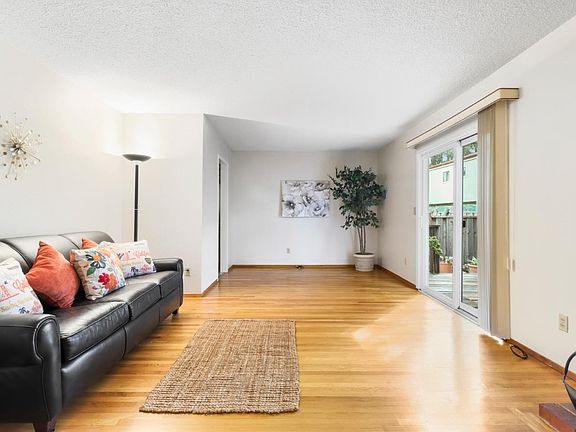 4th image of 2010 Sequoia Dr