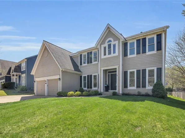 15802 Ash Ln, Overland Park, KS 66224