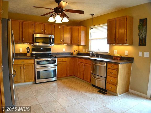 Kitchen w/SS Appl