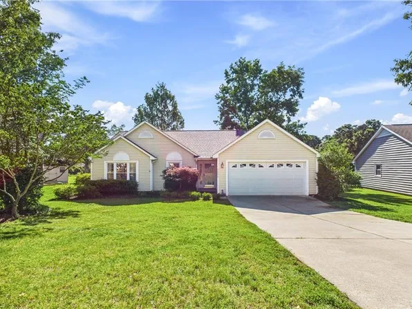 2606 Castle Croft Rd, Greensboro, NC 27407