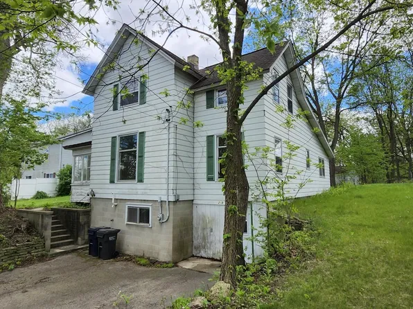 215 W Mill St, Poynette, WI 53955