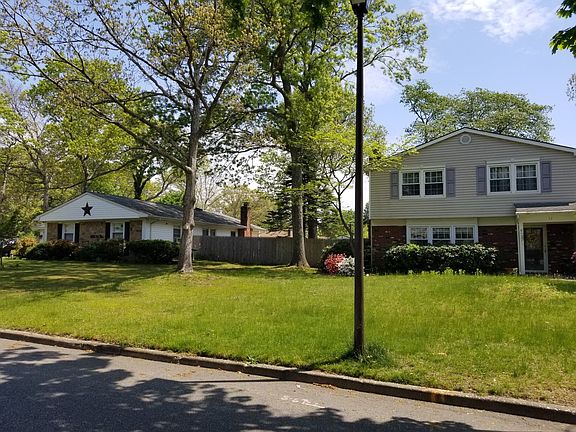 3rd image of 17 Wellsley Ln