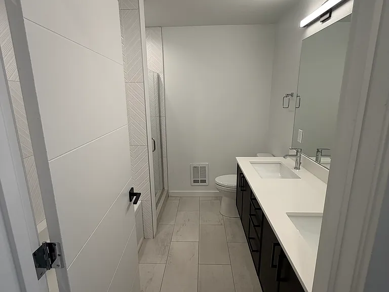 907 Hiawatha Pl S #E — Photo 13