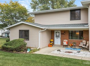 135 Fairlane Ct APT B, Bloomingdale, IL 60108