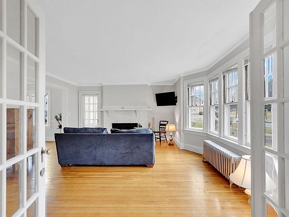 5th image of 16 Fenimore Blvd