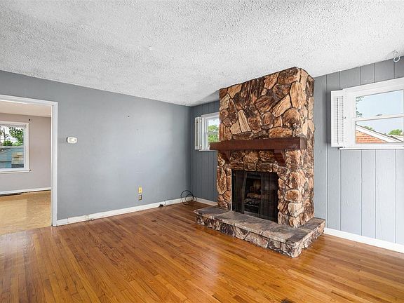 4th image of 6506 Bradley Ave