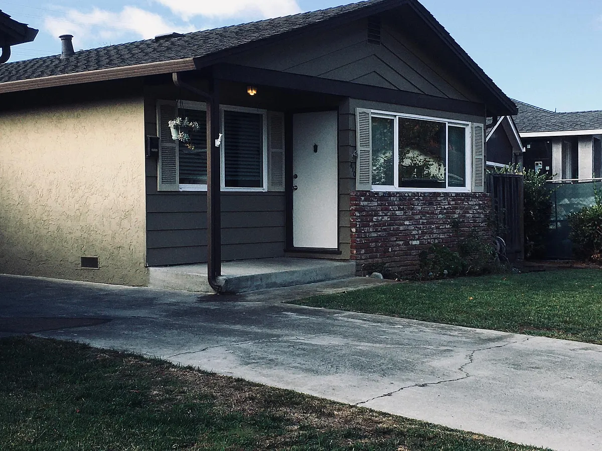 Building Photo - Cirrus Ave