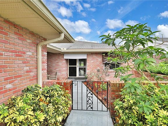 2nd image of 423 Gleneagles Ct
