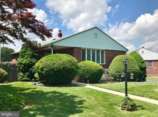 950 Crest Ln, Springfield, PA 19064