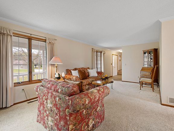 5th image of 970 Olympic Hills Pl NE
