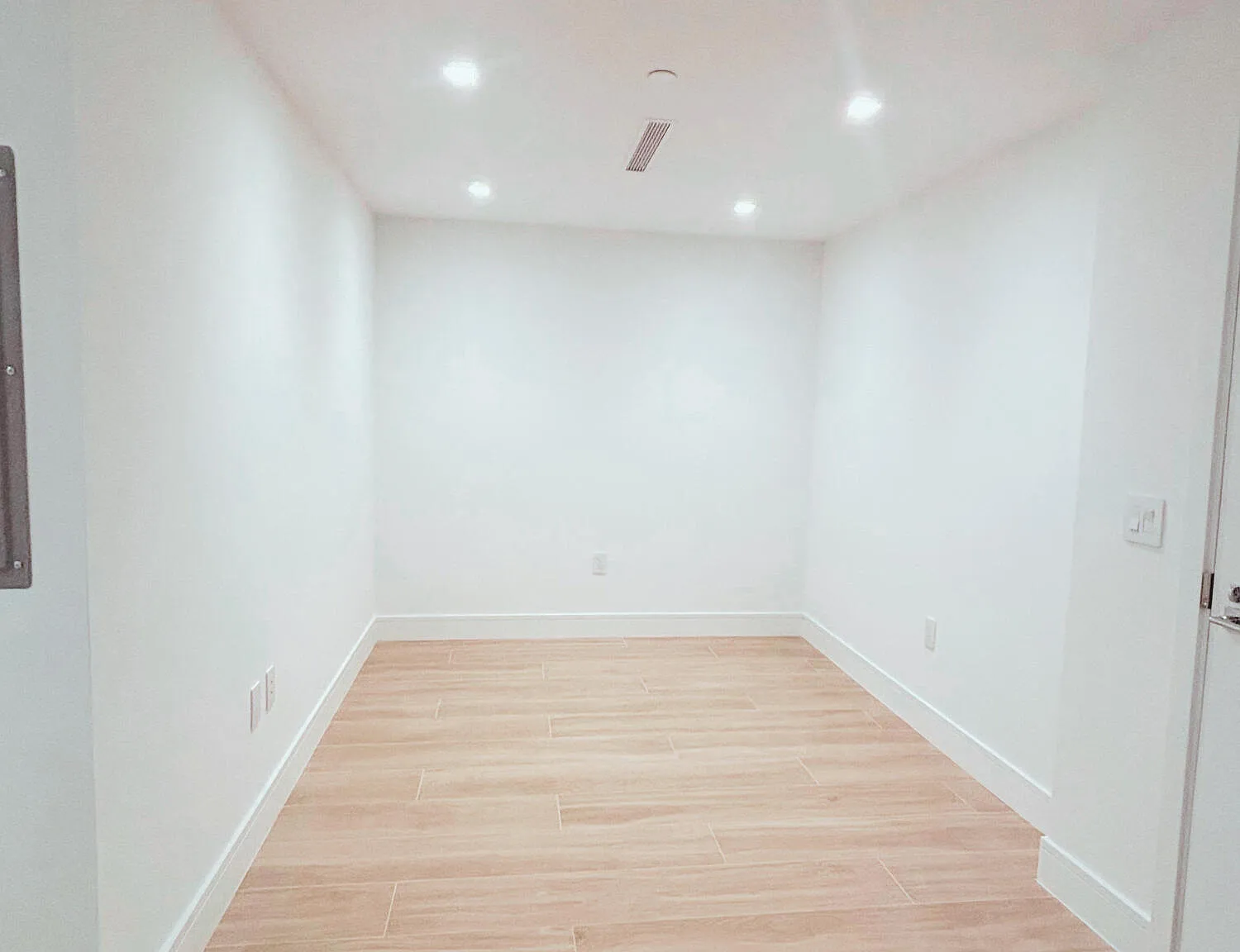 2 bed, 2.0 bath, 1081 sqft, $6,700 — Photo 3