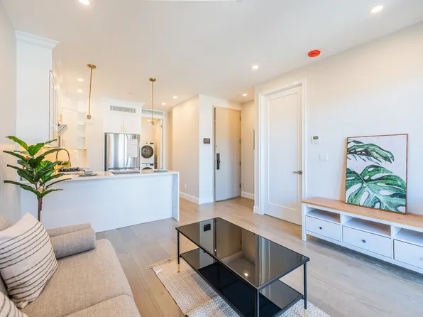 42-09 Hampton Street image 7 of 14