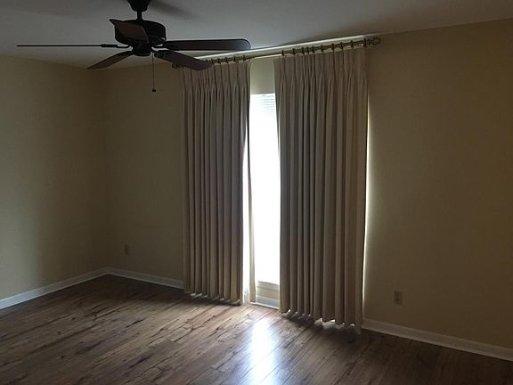 5th image of 3820 Fairfield Ave Unit 107