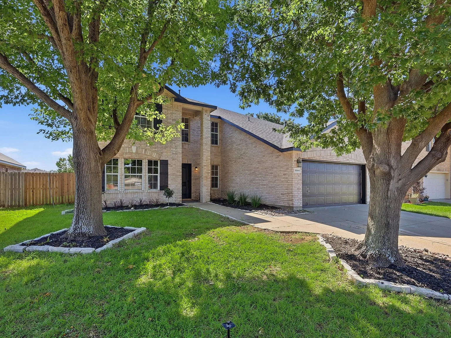 5 bed, 3309 sqft, $4,995 — Photo 2
