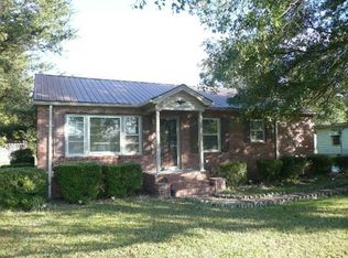 693 E Johnson St, Hartwell, GA 30643