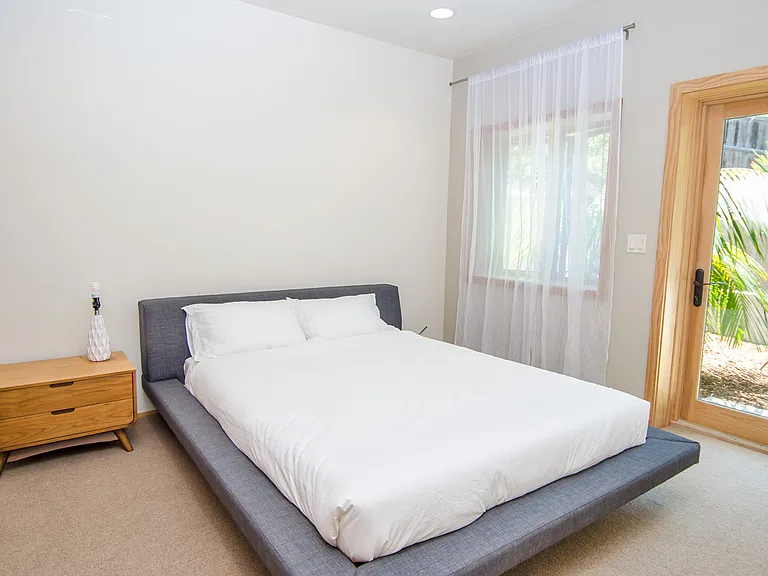 1072 Urania Ave — Photo 27