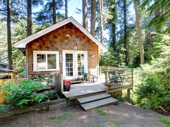 180 Arbor Ln, Cannon Beach, OR 97110