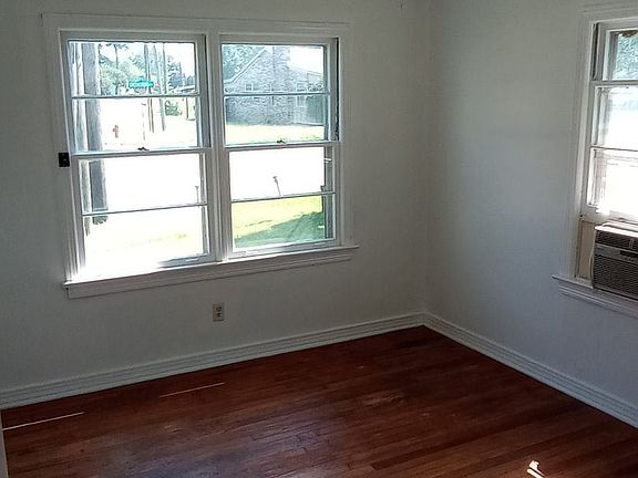 4th image of 2610 Greensboro Ave