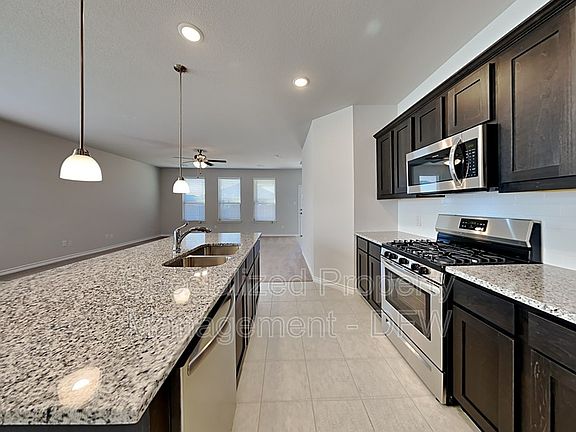 4th image of 2828 Desert Lily Ln