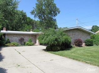 715 Country Club Ln, Flint, MI 48507