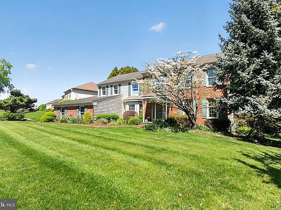 2nd image of 1831 Glenwold Dr