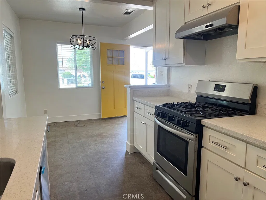 3 bed, 1300 sqft, $2,450 — Photo 3