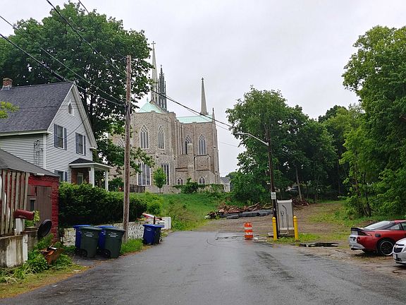 4th image of 20 Wells Ct