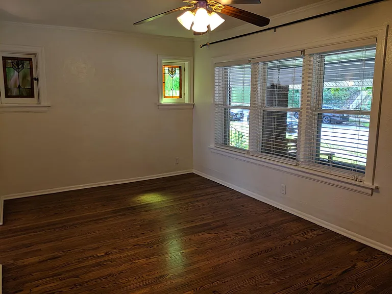 2500 Sulphur Ave — Photo 8