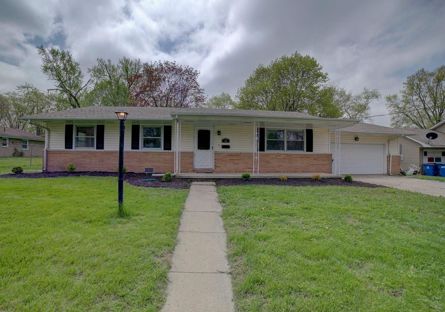 121 E Washington St, Watseka, IL 60970 Zillow
