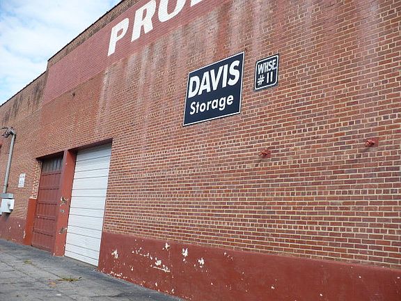 5th image of 928 Industrial Ave