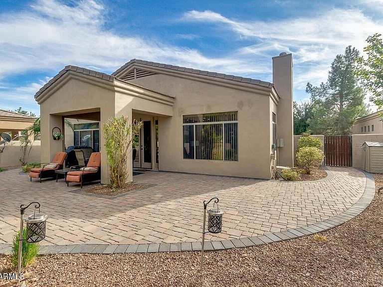 3922 E Carson Rd — Photo 3