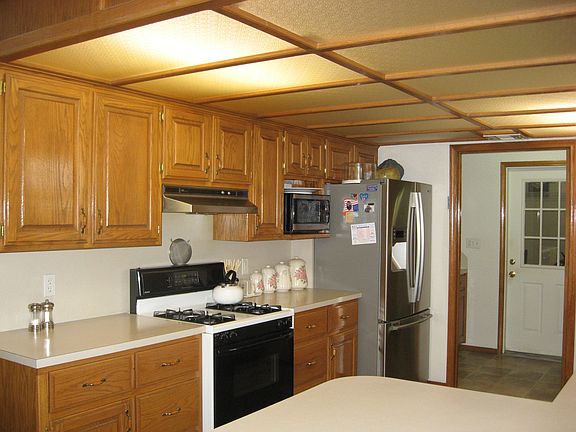 Nice kitchen stove- refrigerator negoitable