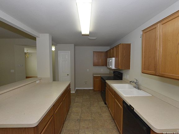 4th image of 15814 Borwick Ln