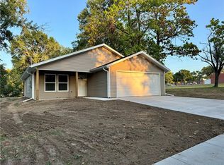 708 N Clay St, Nevada, MO 64772