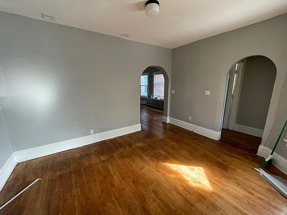 3rd image of 1163 W Windlake Ave #1163