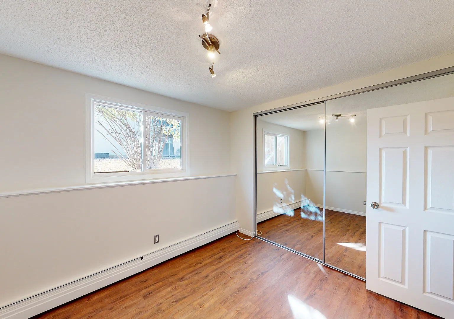 607 67 Avenue Southwest — Photo 4