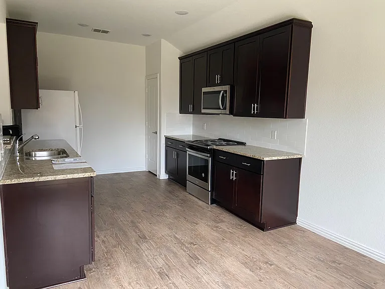 2203 Hanover St — Photo 3