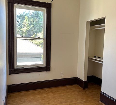 Bedroom & Closet (9' x 11')