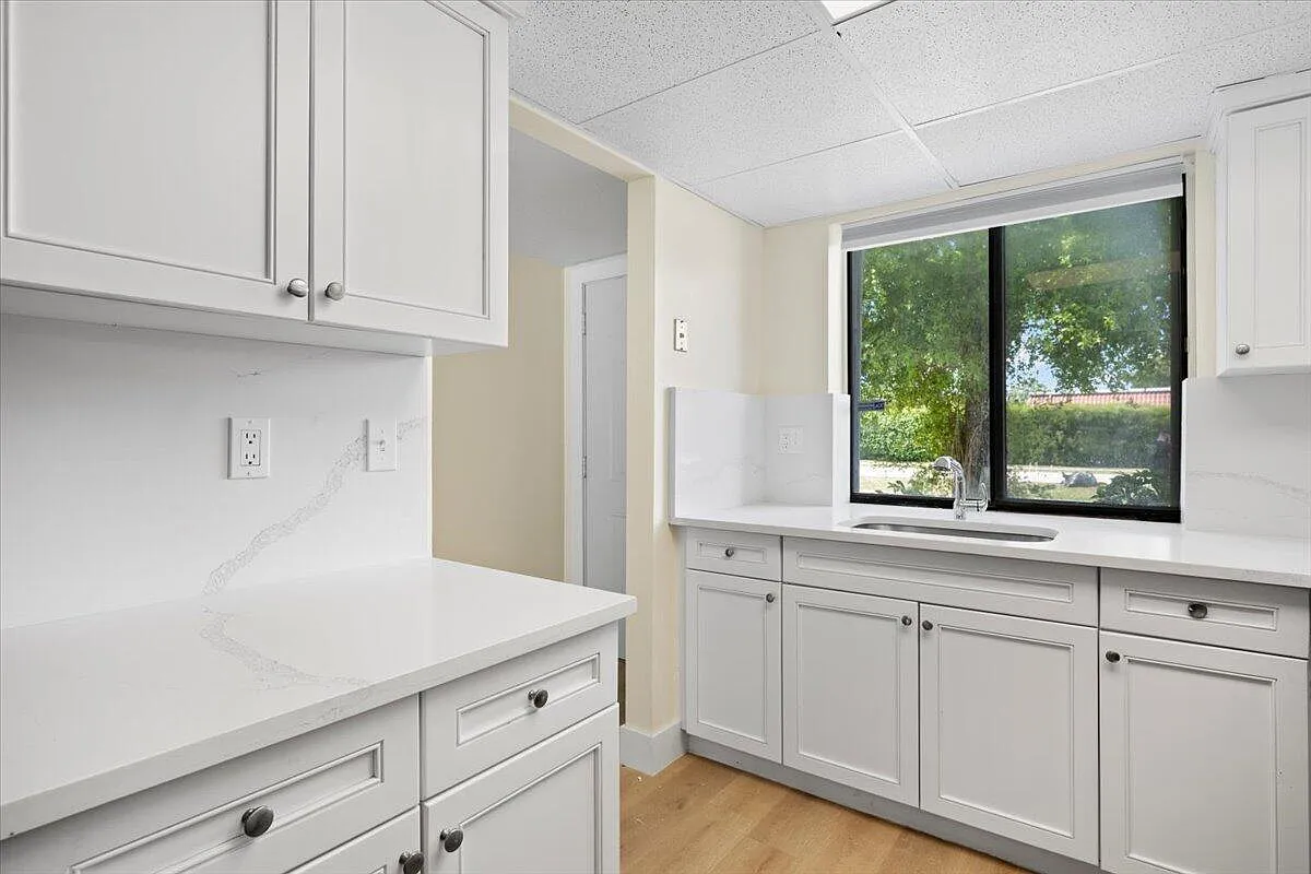 2 bed, 1.5 bath, 1241 sqft, $2,200 — Photo 4