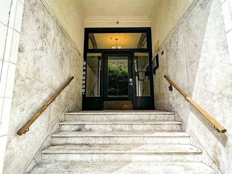 St Florence Apartments — Photo 20