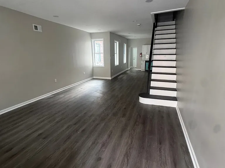 420 N Hobart St — Photo 6