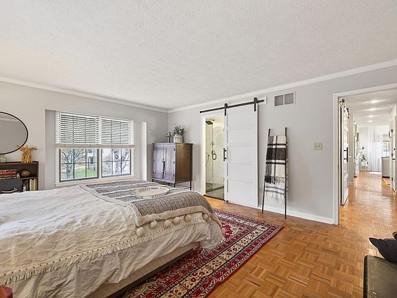 5th image of 2244 E Cape Cod Dr