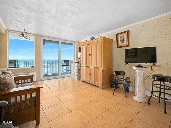 4th image of 701 S Atlantic Ave #304