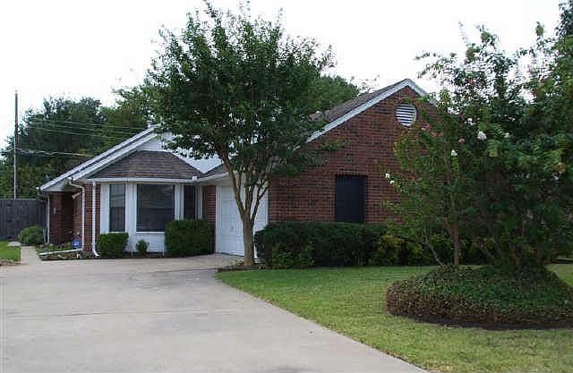 1st image of 3118 Encino Dr