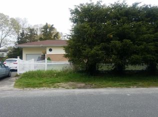 49 Manor Dr, Shirley, NY 11967