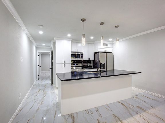 4th image of 3825 Gilbert Ave #A
