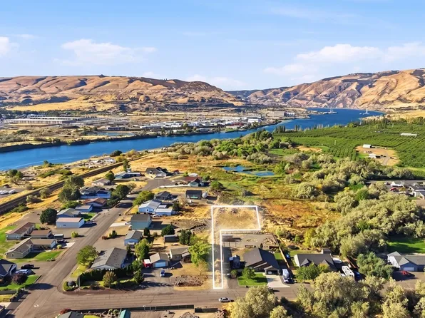 217 E St, Dallesport, WA 98617